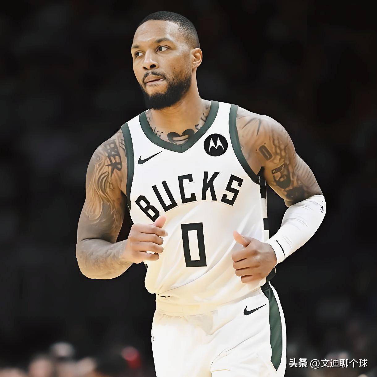 充满悬念的 充满悬念的